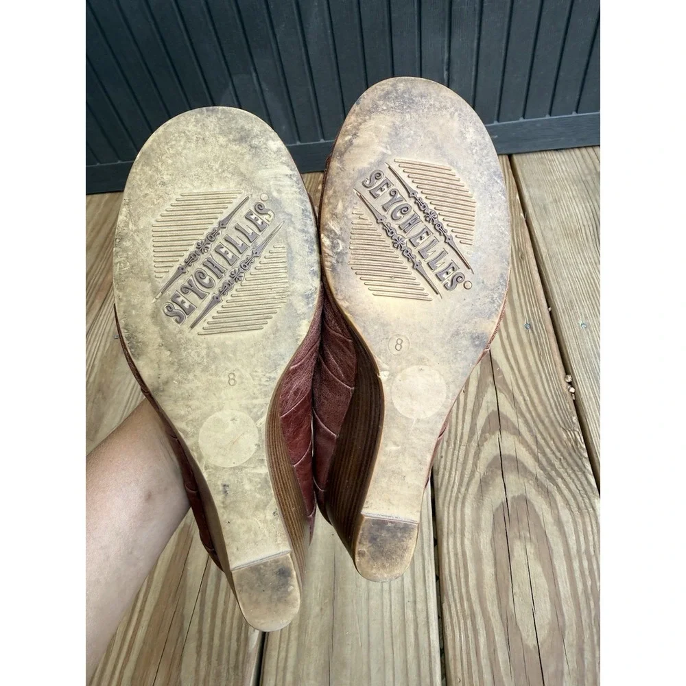 Vintage Y2K Seychelles Leather Wedge Pumps Size 8 Studded Trim Round Toe